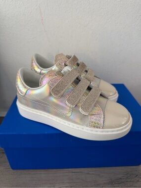 Beberlis Toddler Girl Sneaker Size 27- NWT